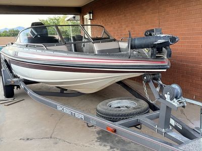 2001 Skeeter SL190 Motorboat with Trailer and Trolling Motor