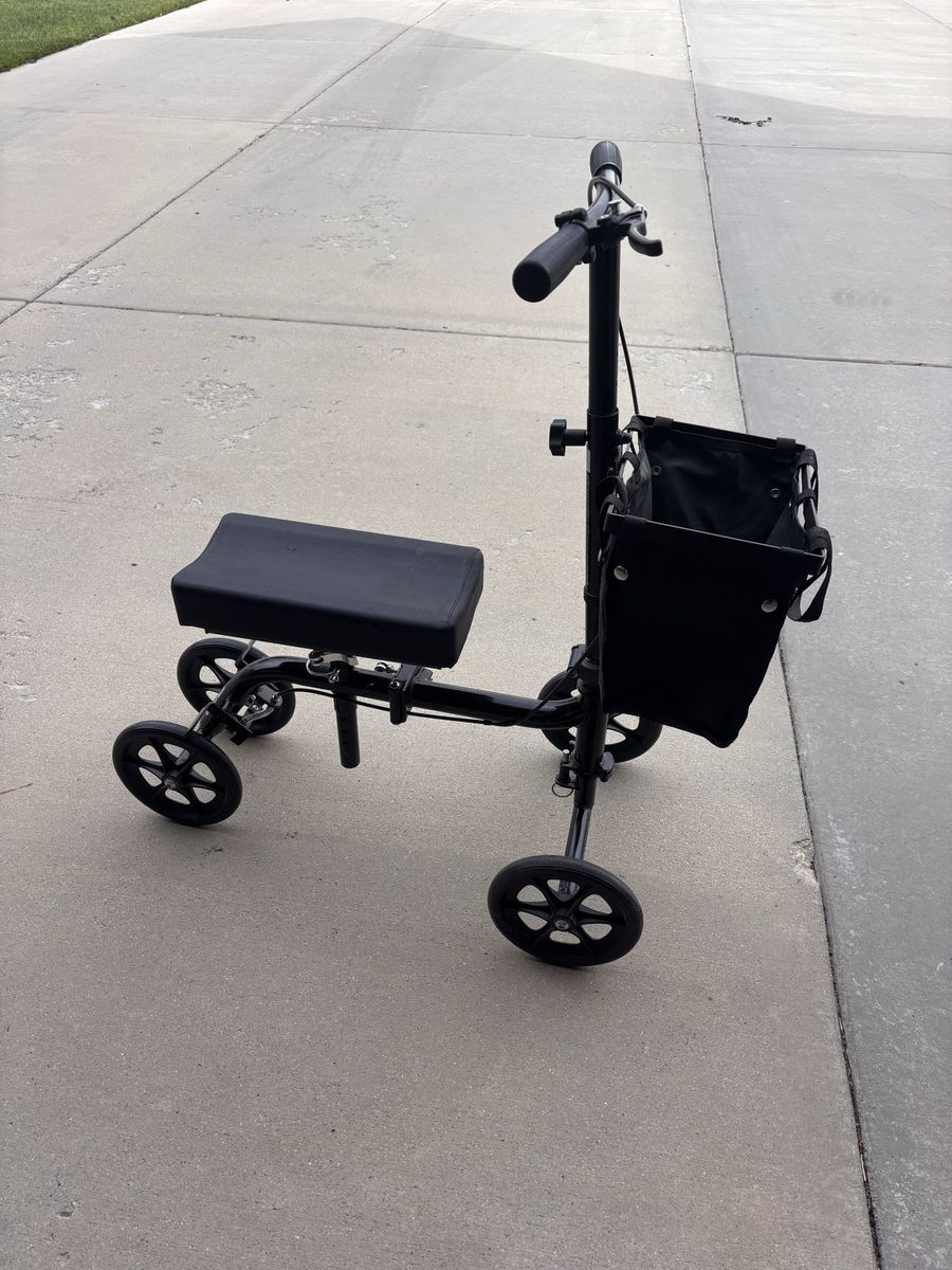 Very nice knee scooter in like new condition