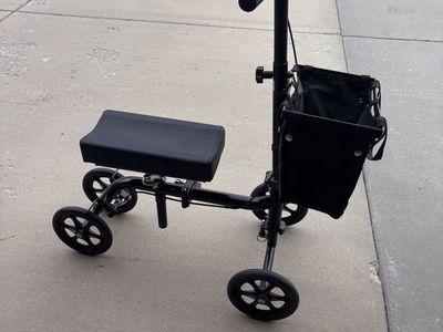 Very nice knee scooter in like new condition