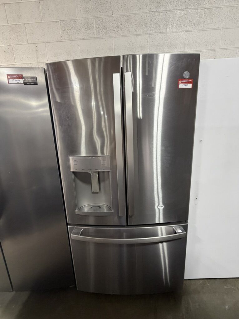 BEAUTIFUL GE STAINLESS STEEL FRENCH DOOR FRIDGE
