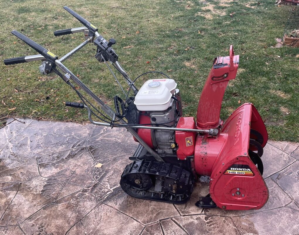 Snowblower - Honda HS 50 Two Stage (tank treads!!)