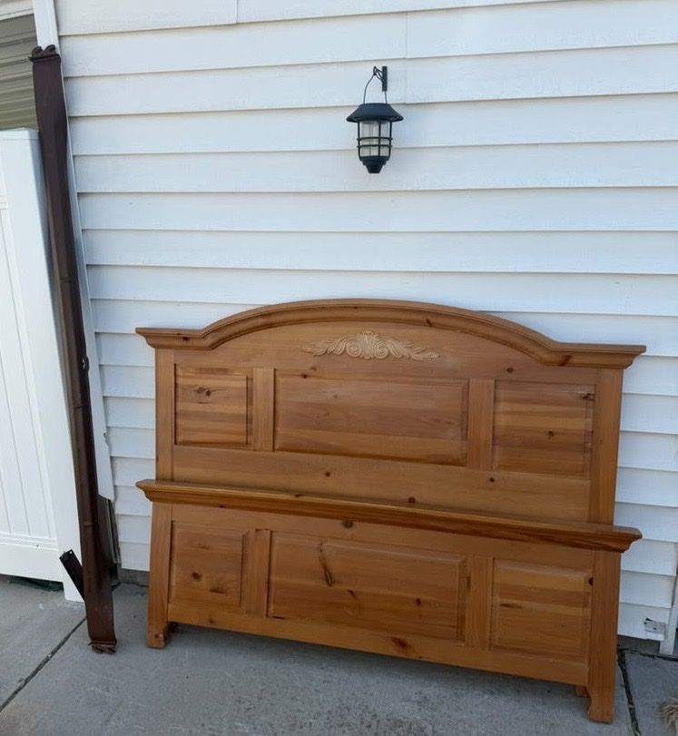 Gorgeous Queen Bedframe