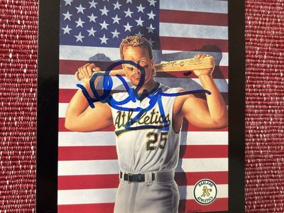 Auto Hand Signed Mark McGwire Signed Autographed Oakland Athletics 1992 Trading Card Postcard 4x6