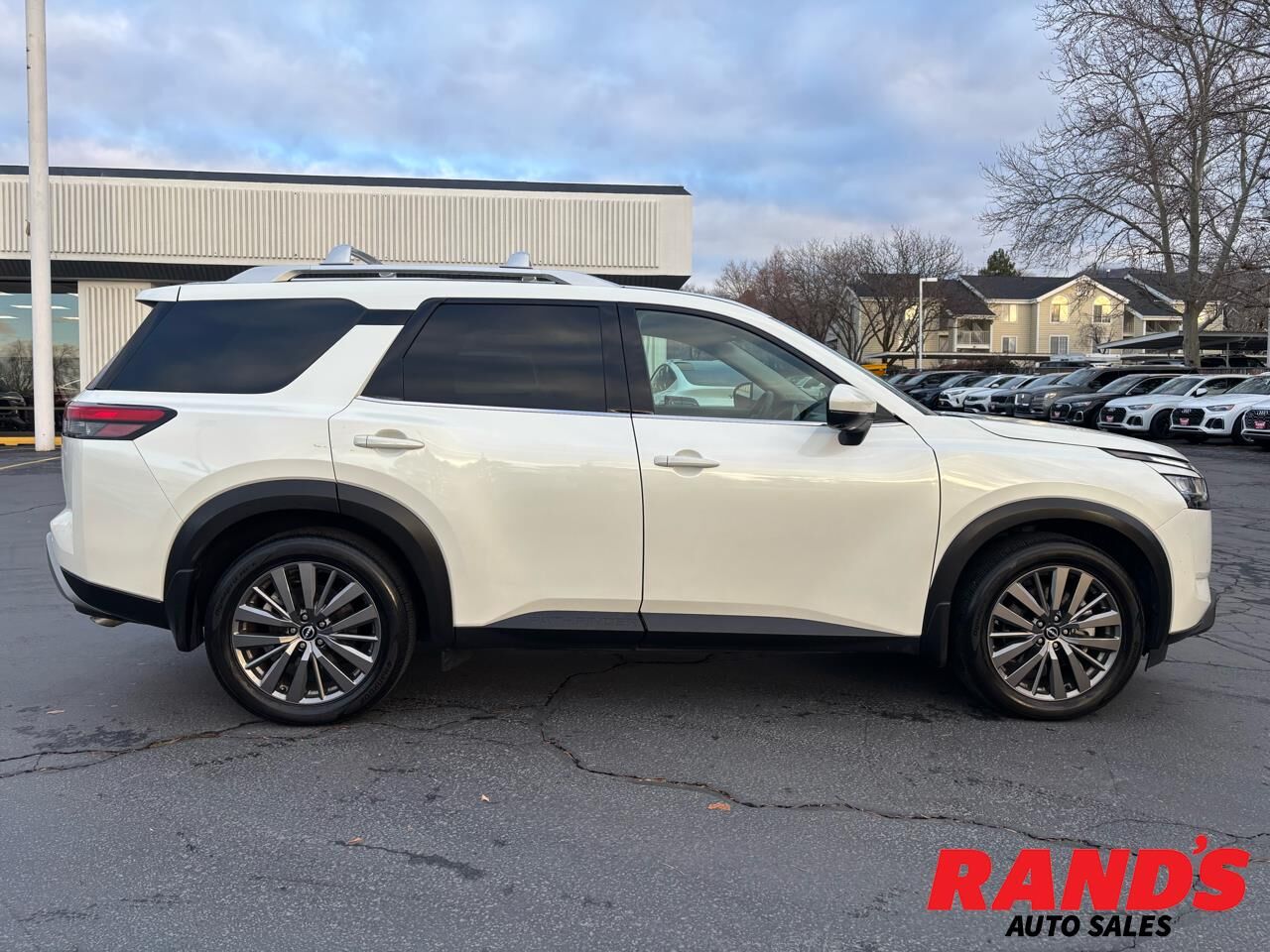 2024 Nissan Pathfinder SL