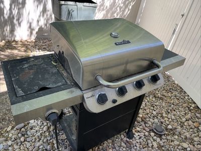 Char-Broil Gas Grill - Stainless Steel, 3-Burner, Side Burner - Needs Cleaning/Repair