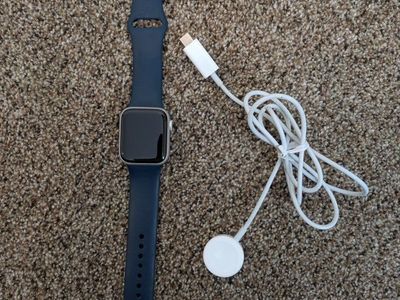 Apple Watch SE (1st Gen) GPS, 44mm Silver Aluminum Case with Abyss Blue Sport Band