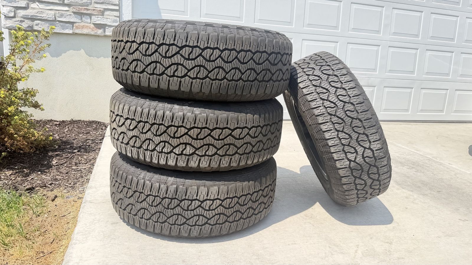275/65R18 Goodyear Wrangler Territory AT almost new