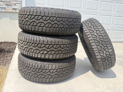 275/65R18 Goodyear Wrangler Territory AT almost new