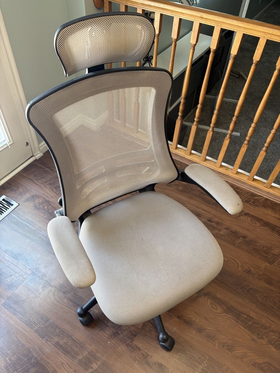 Comfy adjustable executive computer chair
