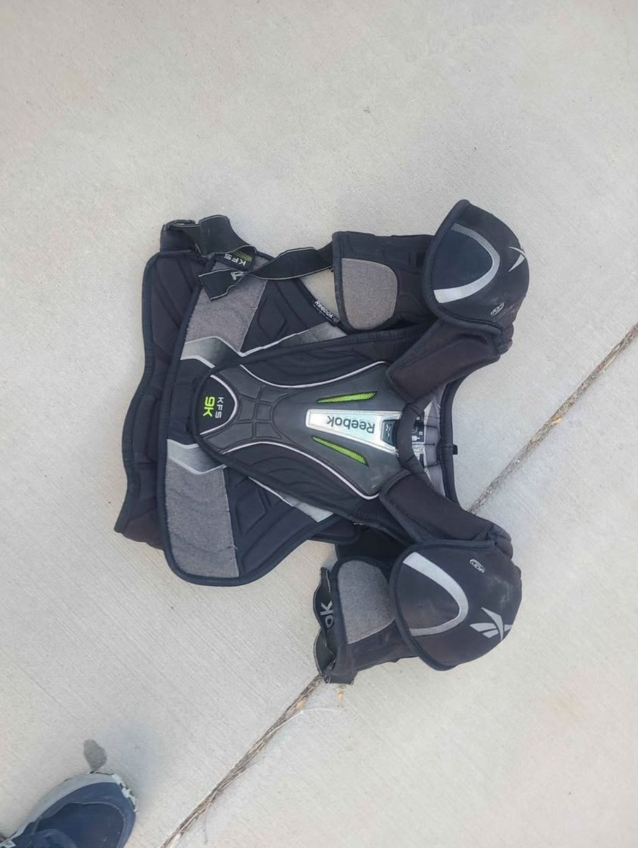 Reebok 9K Kinetic Fit hockey Shoulder Pads- Sr XL