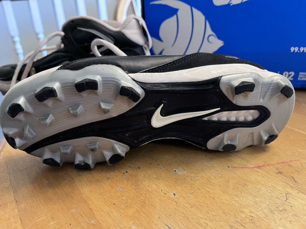 Cleats Nike Boys Size 2.5