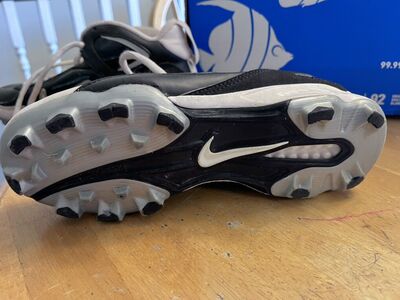 Cleats Nike Boys Size 2.5