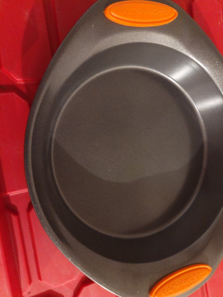 Rachael Ray Nonstick Round Cake / Pie Pan with Orange Silicone Grips