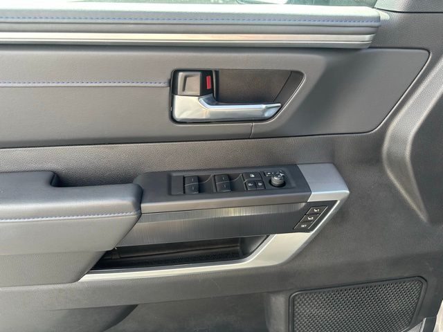 Main image 3