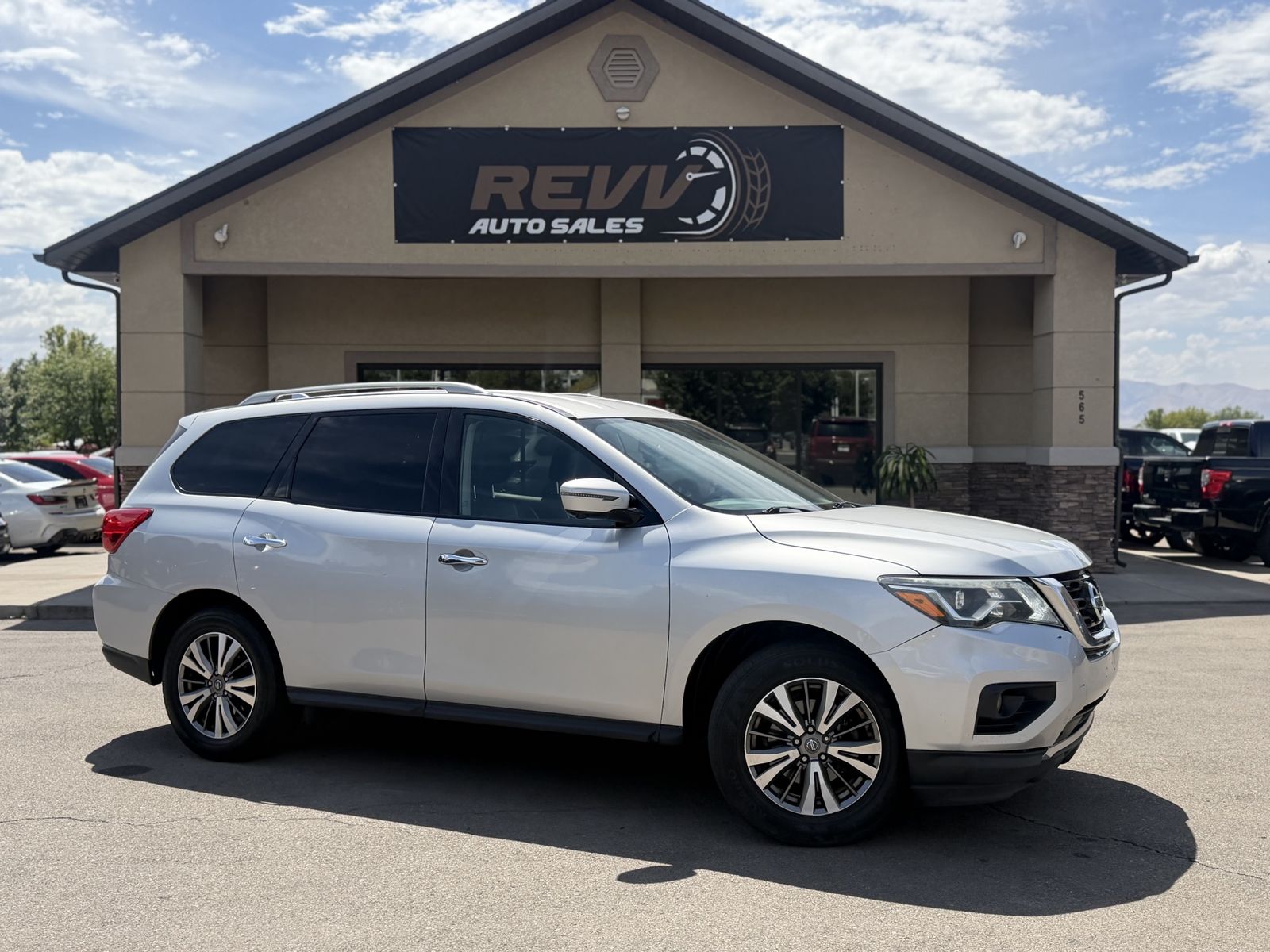 2019 Nissan Pathfinder SL