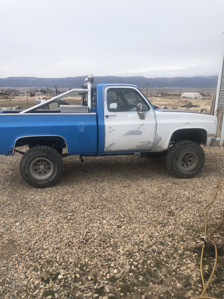 1986 GMC, heavy half ton  Clean title