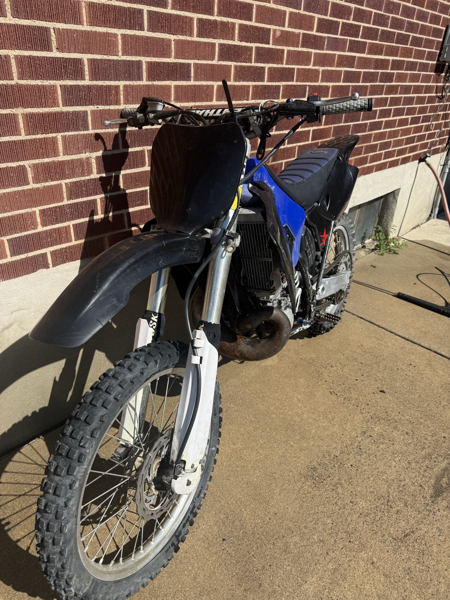 1998 Yamaha YZ250 Dirt Bike - Big Radiator, Sahara Tank, New Plastics