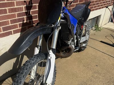 1998 Yamaha YZ250 Dirt Bike - Big Radiator, Sahara Tank, New Plastics