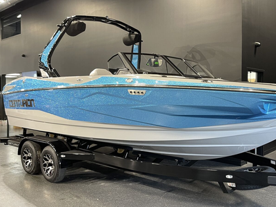 2025 Centurion NV233 Surf Boat