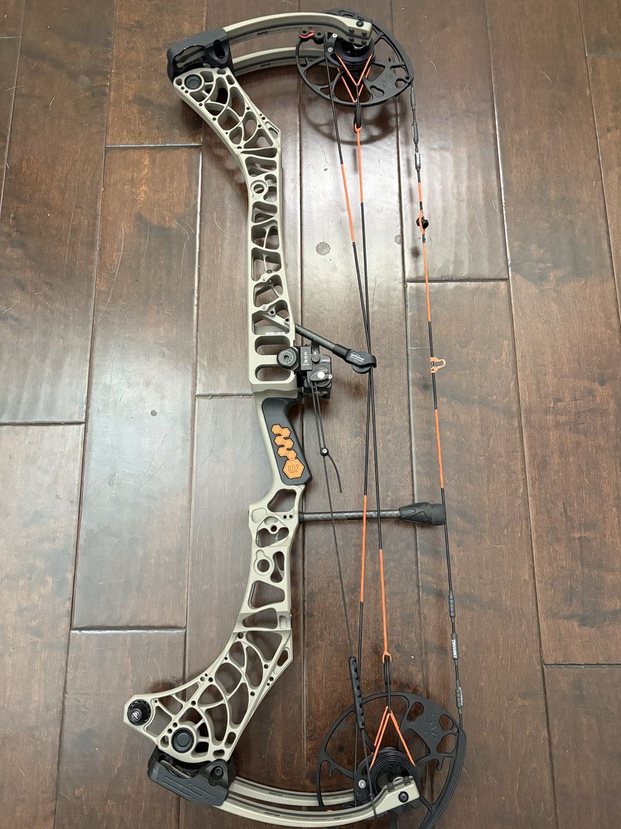 Left handed Mathews Phase 4 33 bow LH compound