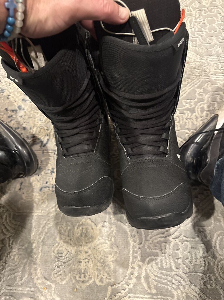 Size 9. LIke new Burton Boots