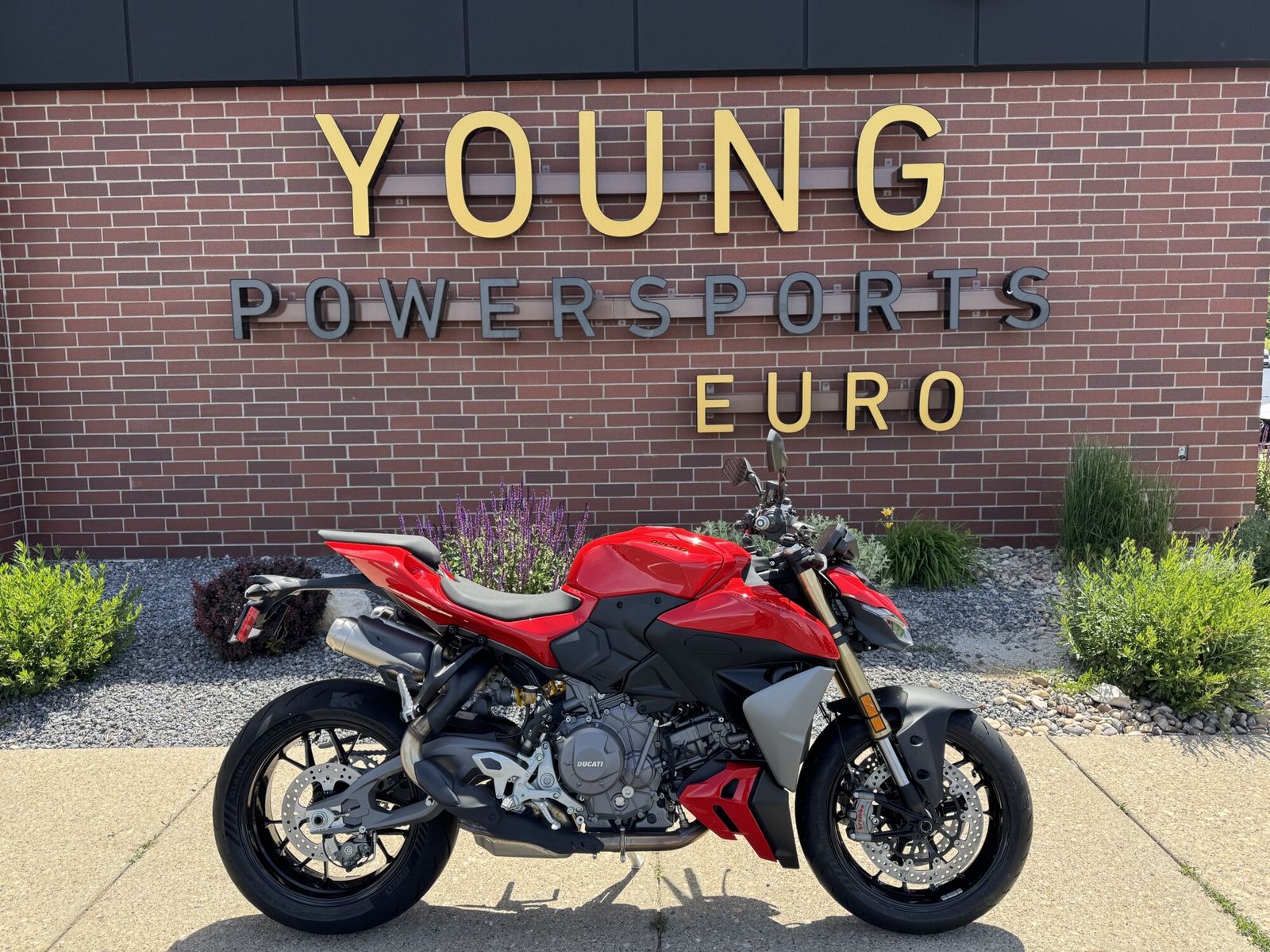 2026 Ducati Streetfighter V2