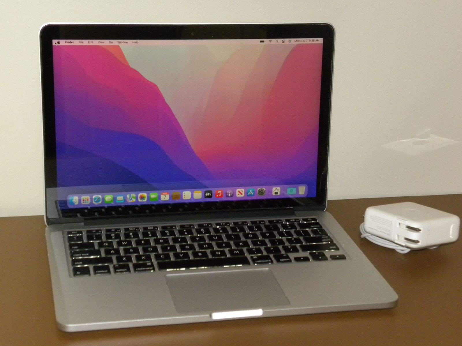 Apple Macbook Pro 13" Early 2015 i5 2.7GHz 256GB 8GB ~ New Battery