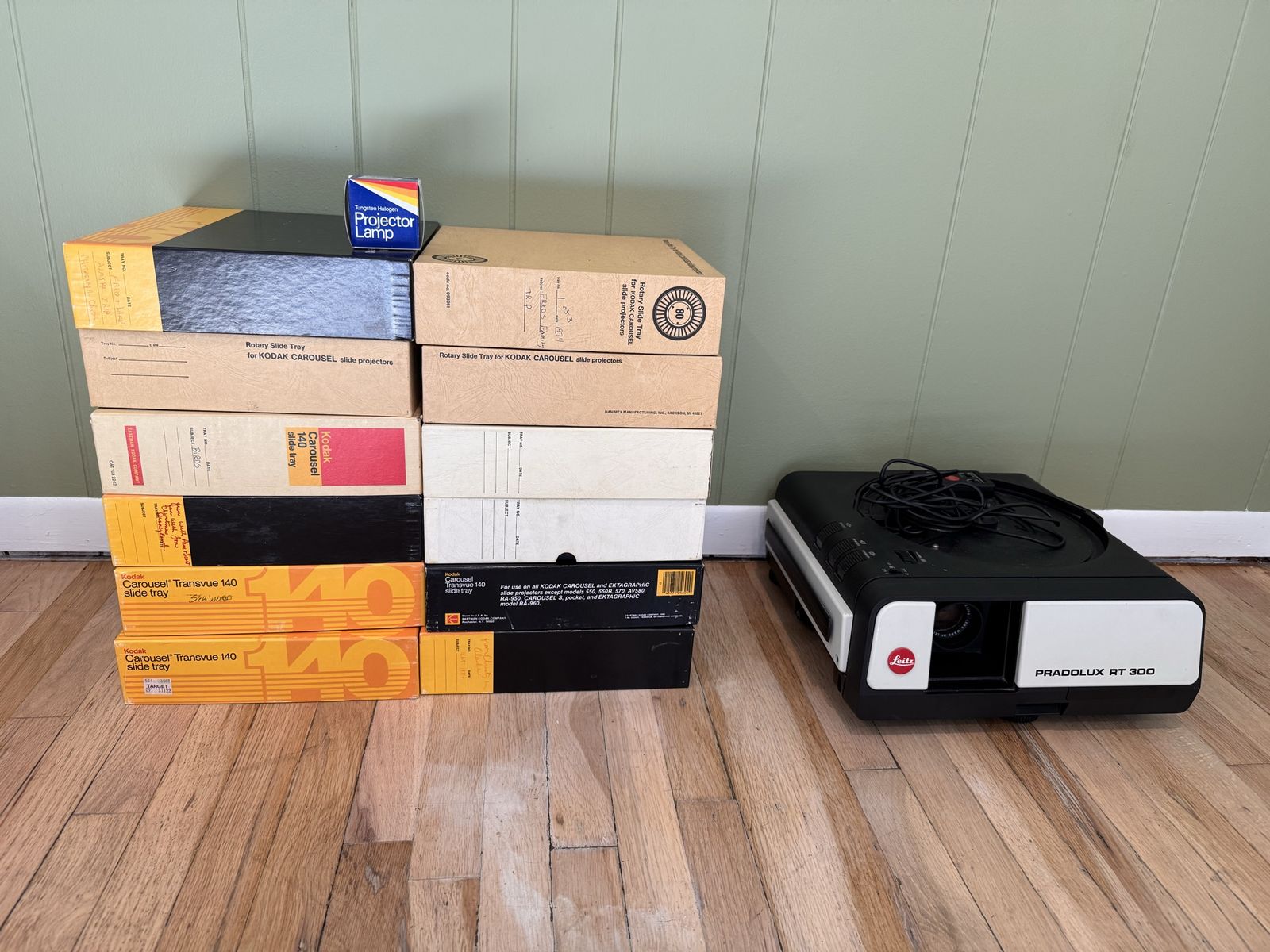 Fully Working Leica Leitz Pradolux RT-300 Slide Projector Bundle w/ 12 Trays
