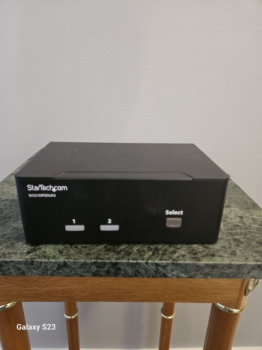 StarTech.com 2-Port KVM Switch with Dual DisplayPort 4K 60Hz - SV231DPDDUA2