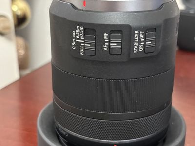 Canon RF 85mm F2 Macro lens LNIB. With hood and filter