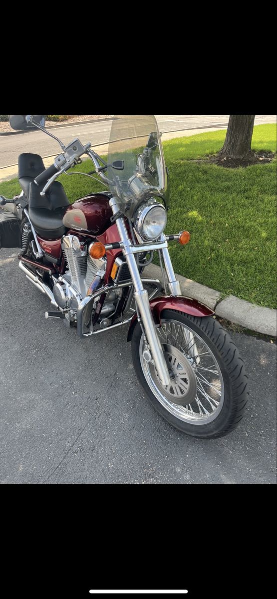 Suzuki Intruder 1400 Cruiser Motorcycle - Burgundy/Silver