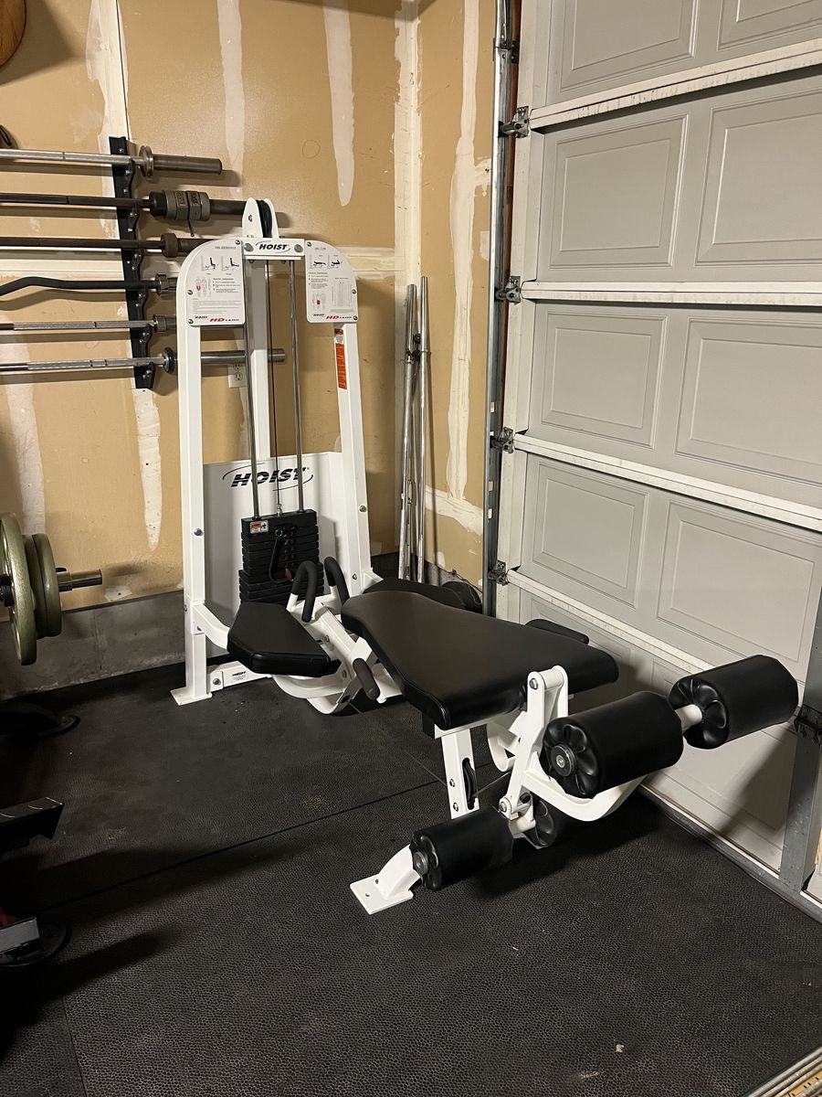 $5000 HOIST Leg Curl / Leg Extension Machine