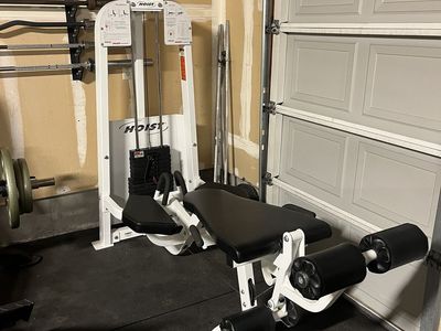 $5000 HOIST Leg Curl / Leg Extension Machine