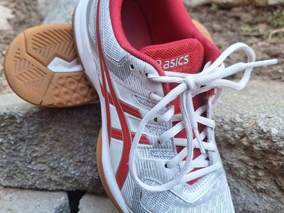 Womens 7.5 Asics Volleybal/Indoor Court Sneakers