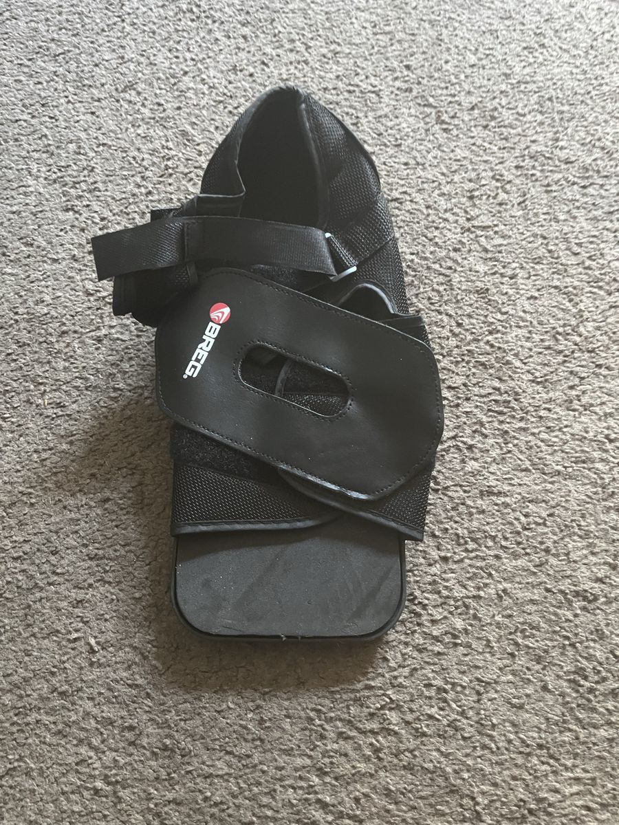 Breg Black Post-Op Medical Shoe XL, Adjustable Straps, Non-Slip Sole