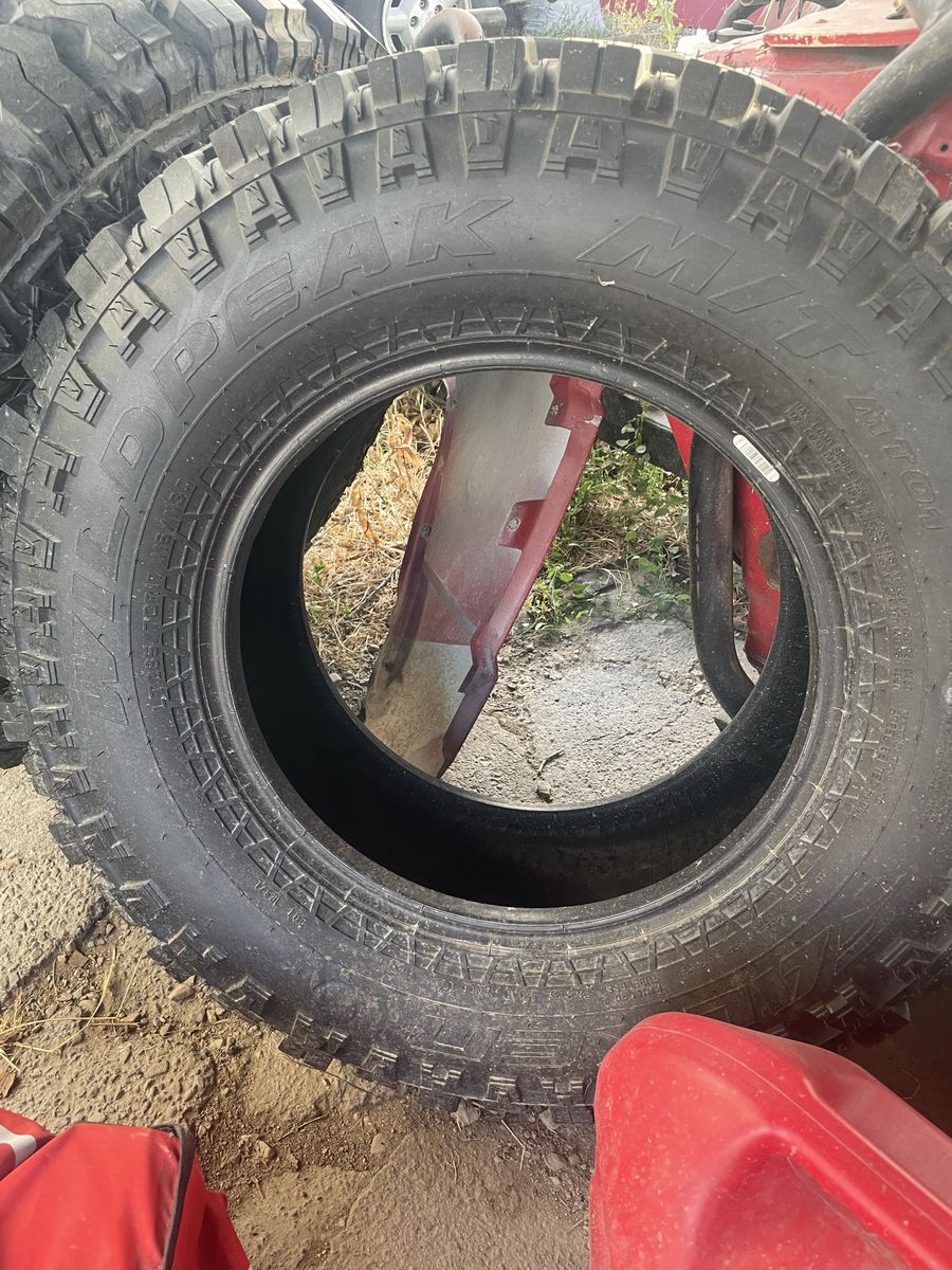 285/70R17 Falken Wildpeak MT