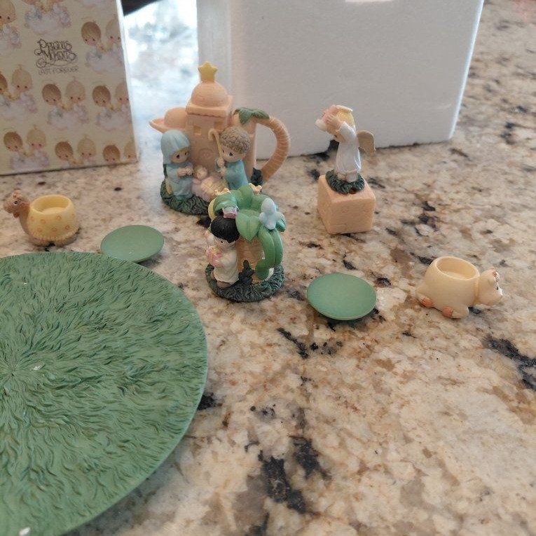 vintage 1998 precious moments nativity set