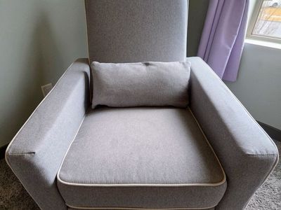 Davinci Piper 360° Swivel Rocker Recliner Nursing Chair