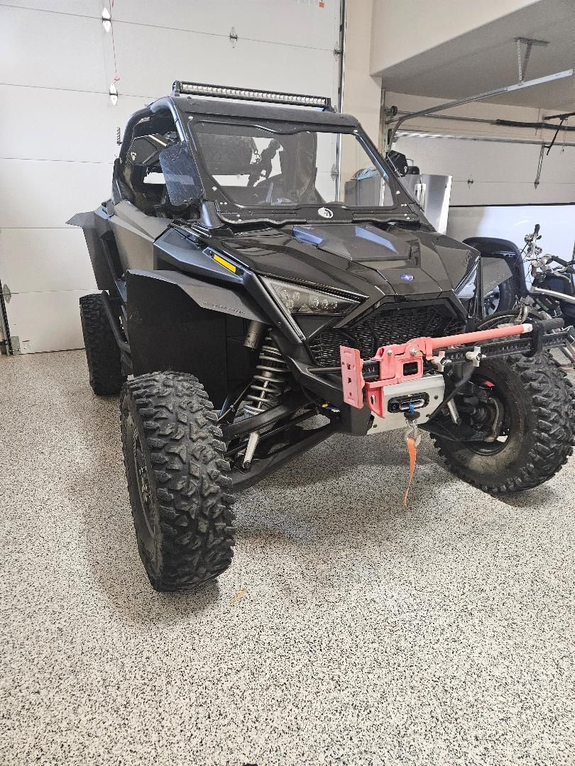 2023 Polaris 2 seater side by side