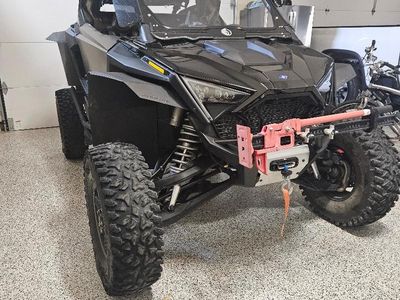 2023 Polaris 2 seater side by side