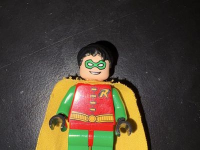 LEGO DC Comics Super Heroes OG Robin Minifigure with Cape