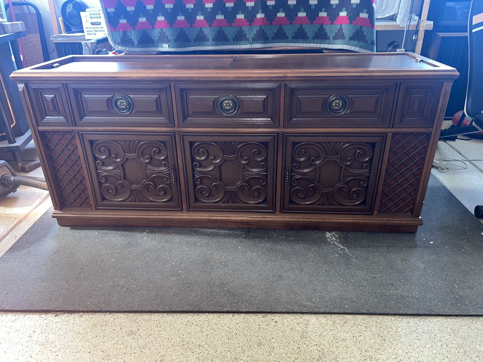 Vintage Magnavox Console Stereo with AM/FM, Turntable and CD/Cassette Player