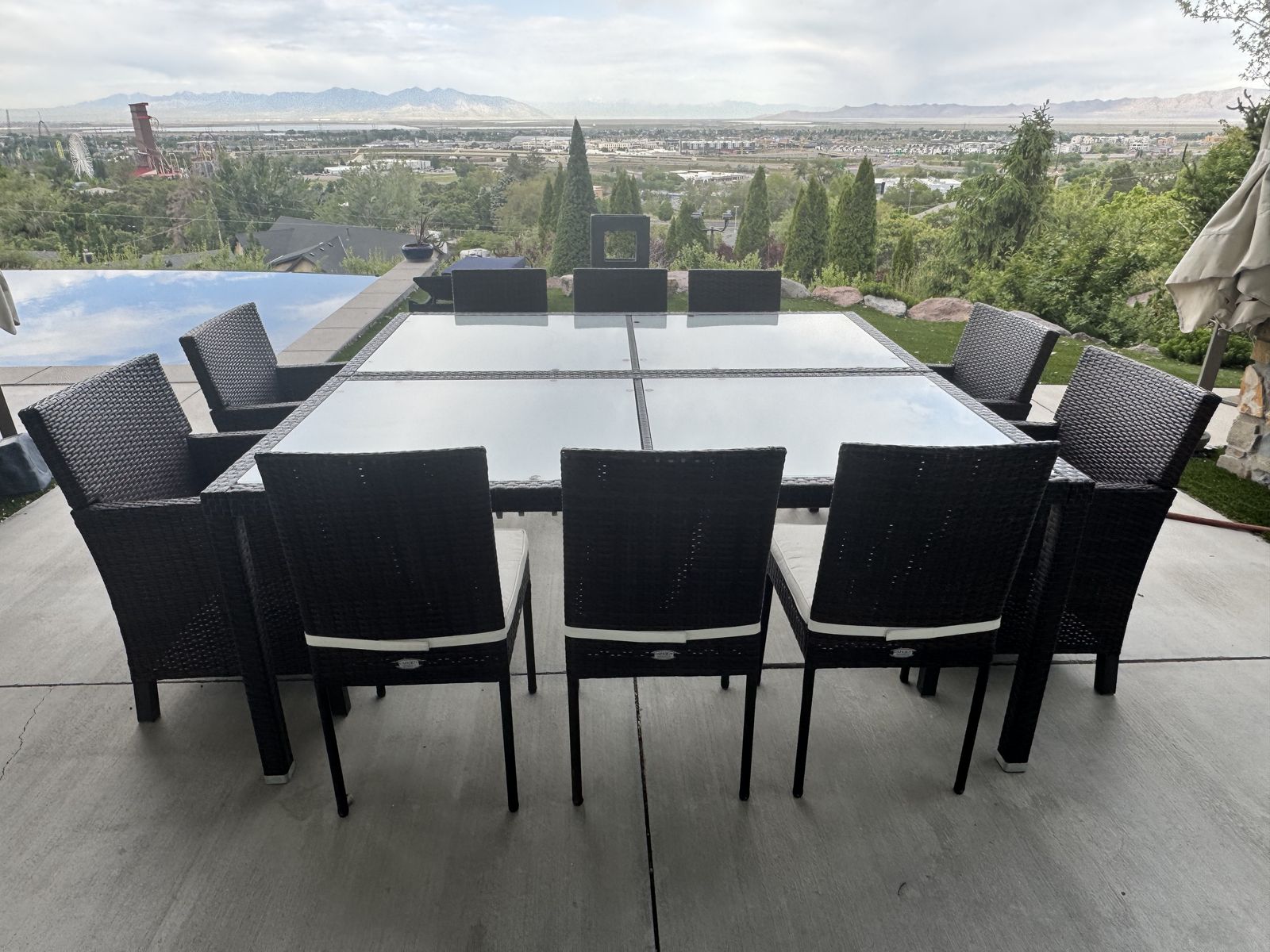 Patio dining for up to 10