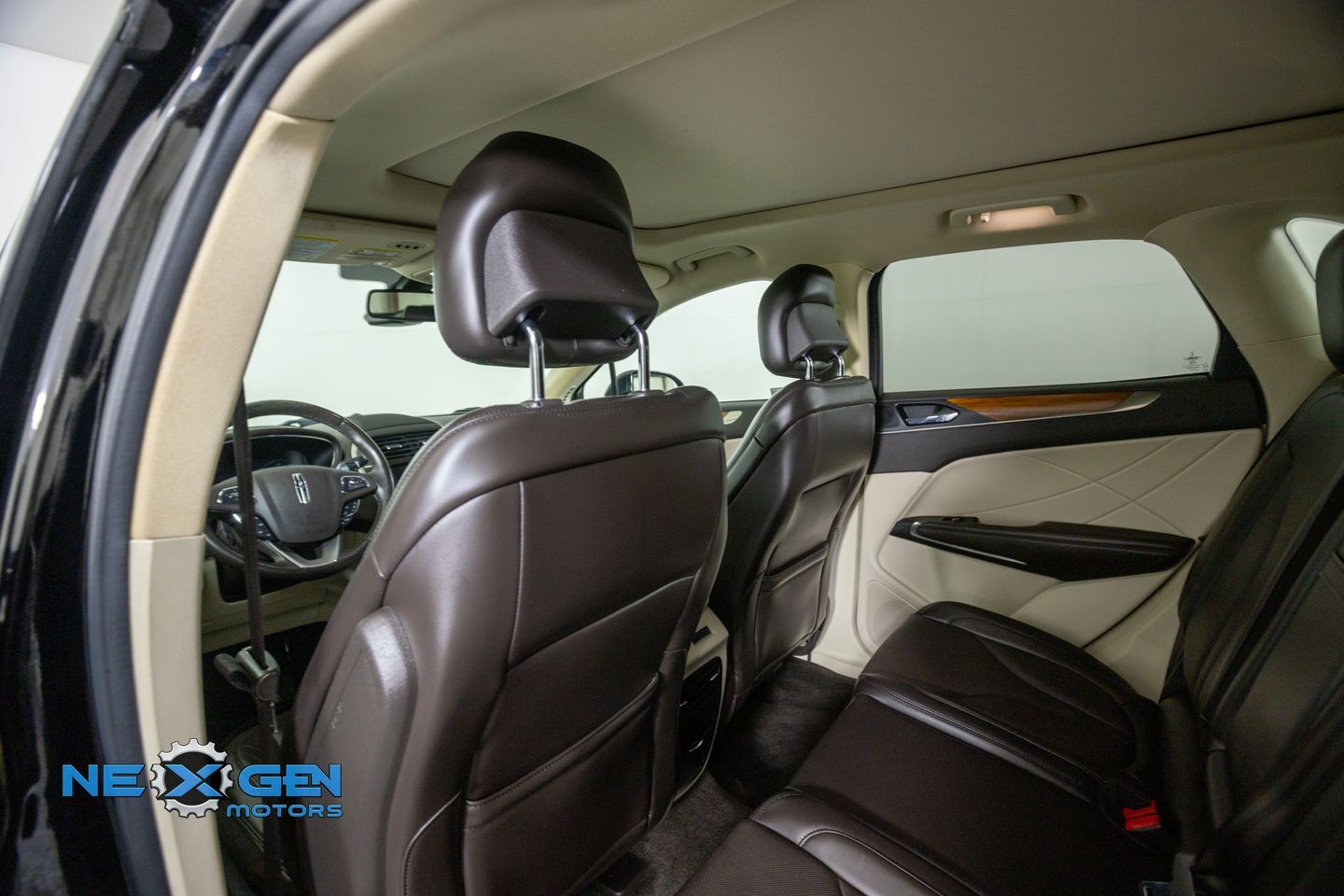 Main image 28