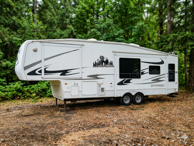 2006 Forest River Cedar Creek Silverback
