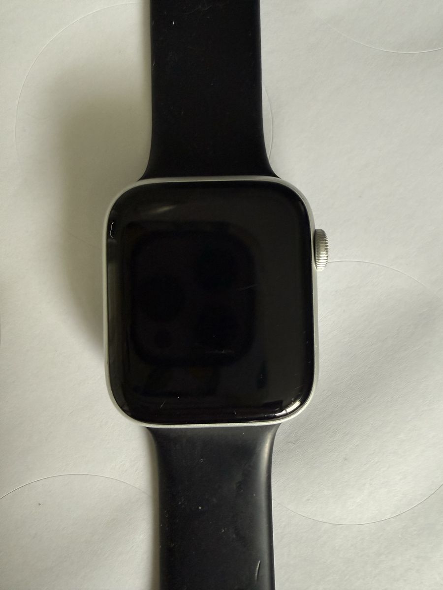 Apple Watch 44mm with 30-40 different women’s watch (S/M) bands included