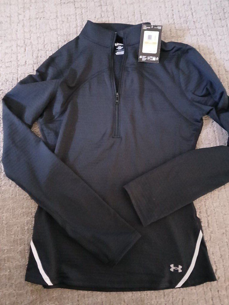 Womens small Under Armour athletic top. quarter zi