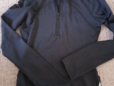 Womens small Under Armour athletic top. quarter zi