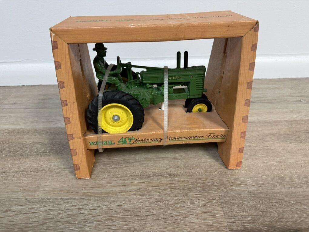 Ertl John Deere Tractor