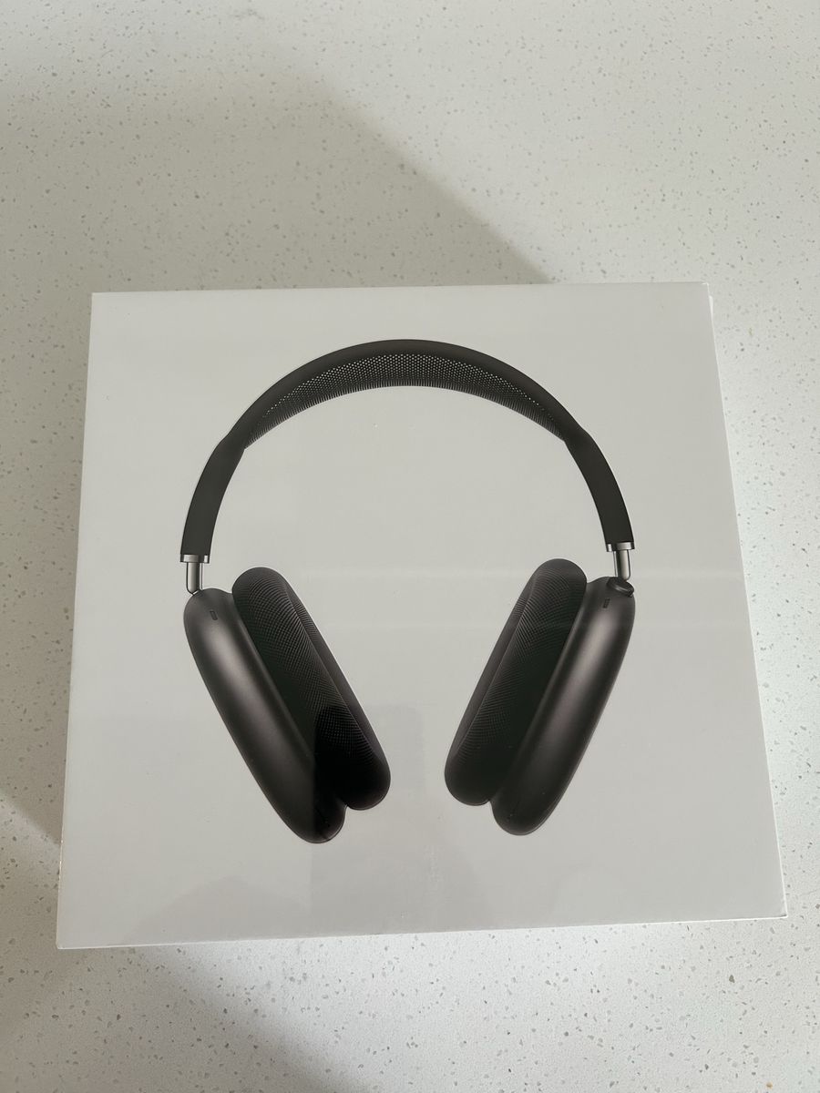 Apple AirMax usb-c black steel headphones brand new sealed